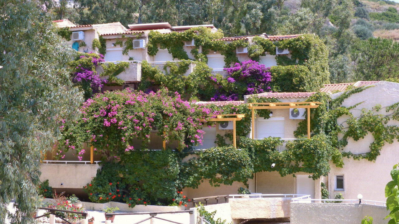 Außenansicht Hotel Panas