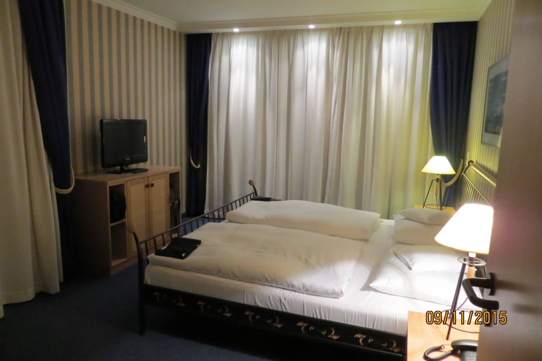 Schlafzimmer Mönchsgut Suite 101 Dorint Strandhotel Binz