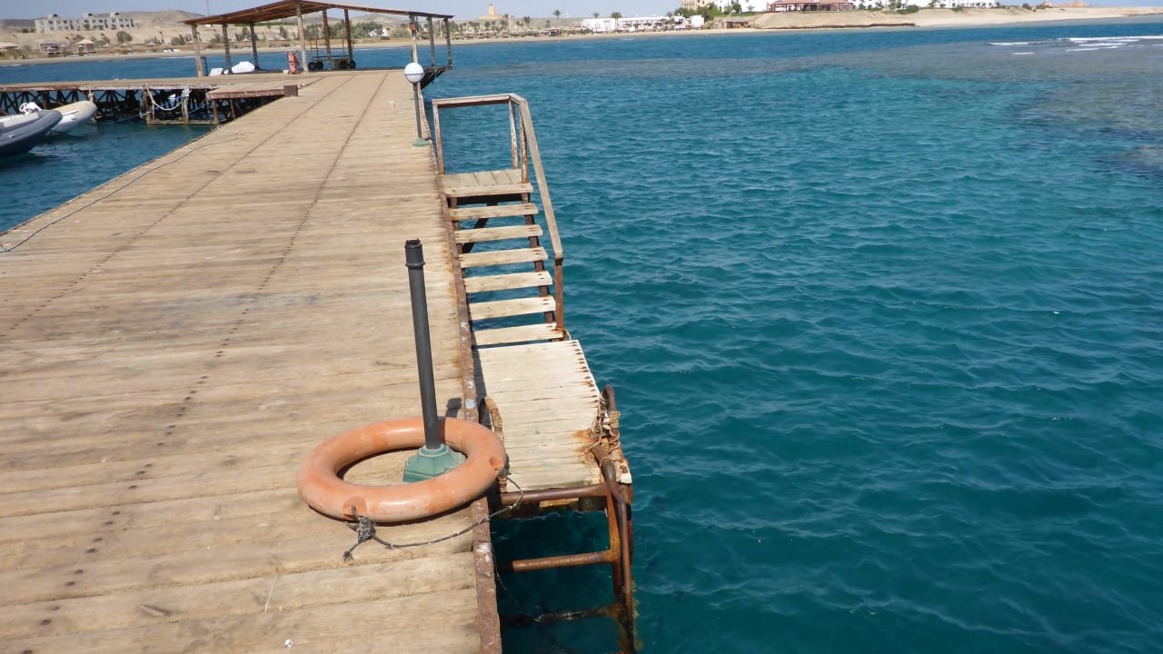 Einstieg am Steg Three Corners Equinox Beach Resort