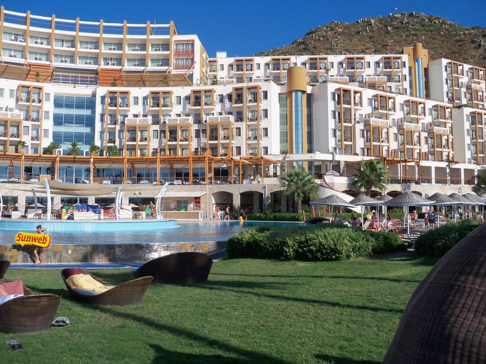Przy basenie Kefaluka Resort Bodrum