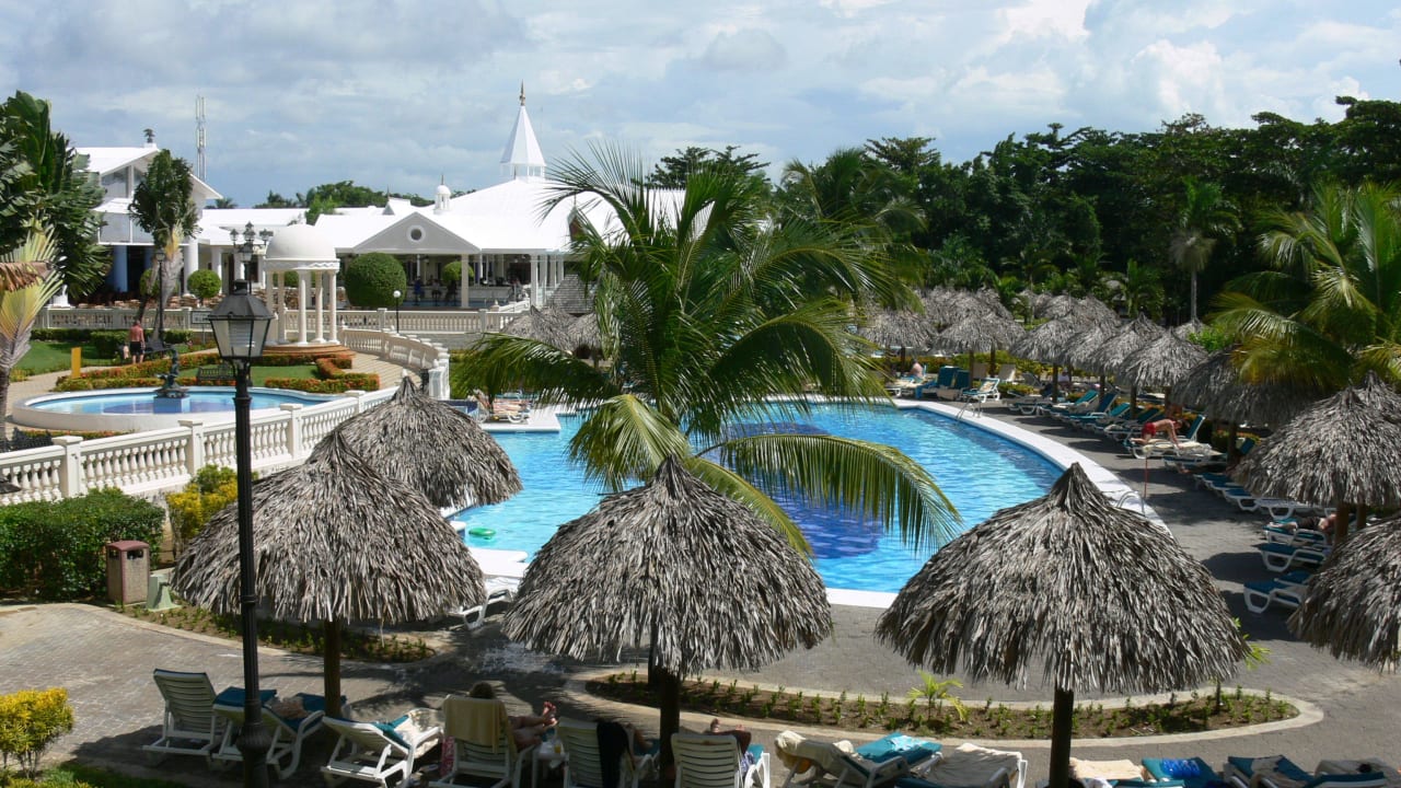 Pool vom Strandrestaurant aus gesehen Hotel Riu Negril