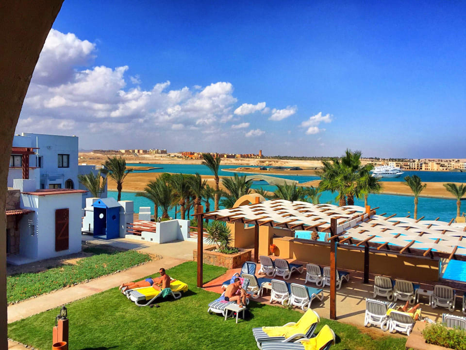 Blick vom Balkon auf den Pool Marina Lodge At Port Ghalib