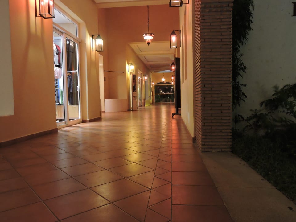 Gang zwischen Rezeption und Bar ROBINSON AGADIR