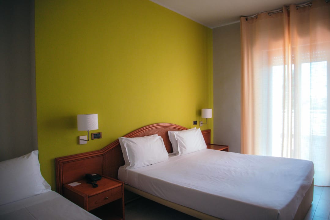 Zimmer Grand Hotel Riva Del Sole