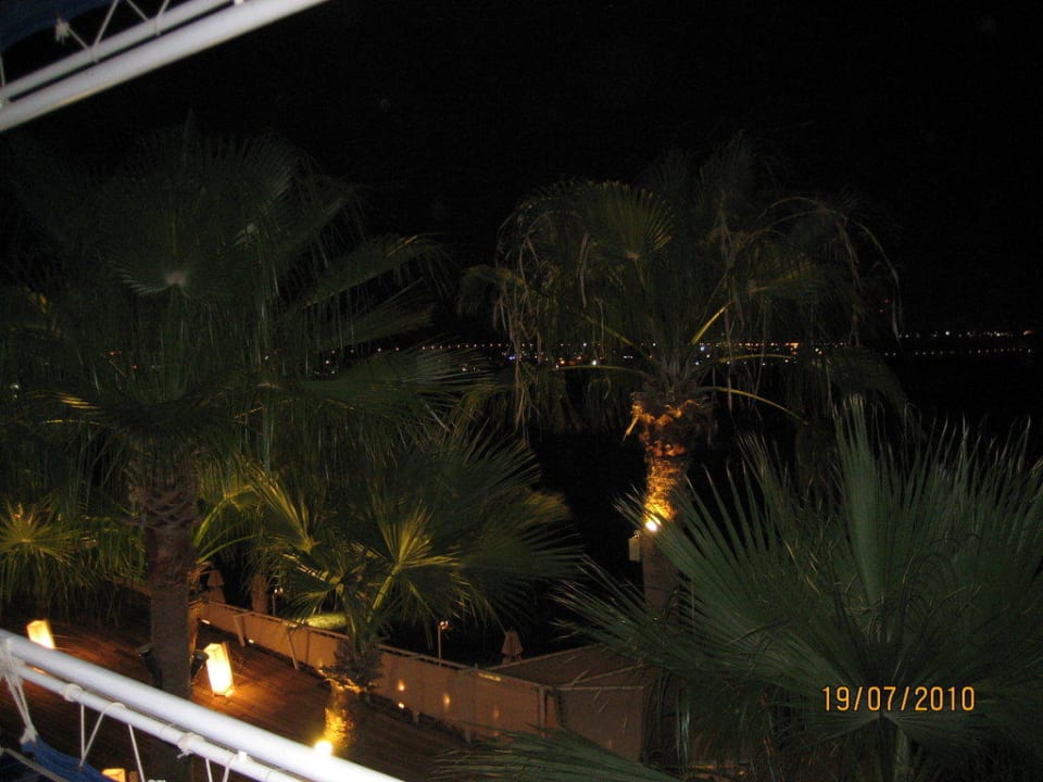 Ausblick vom Bett und Balkon in der Nacht Lido Sharm Hotel