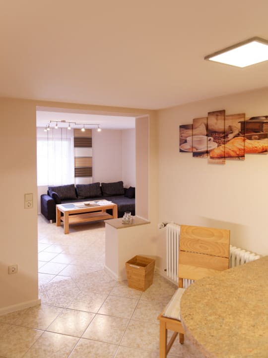 Küche mit offenem Durchgang zum Wohn- / Essbereich Ferienwohnung Schwarzwaldsteig