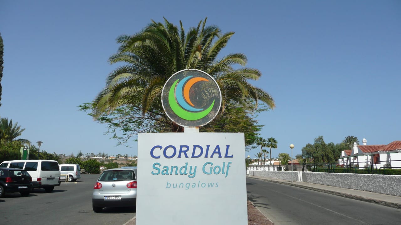 Zufahrt / Parkplatz Bungalows Cordial Sandy Golf