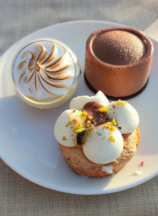 Gastro The Royal Senses Resort, Curio Collection by Hilton
