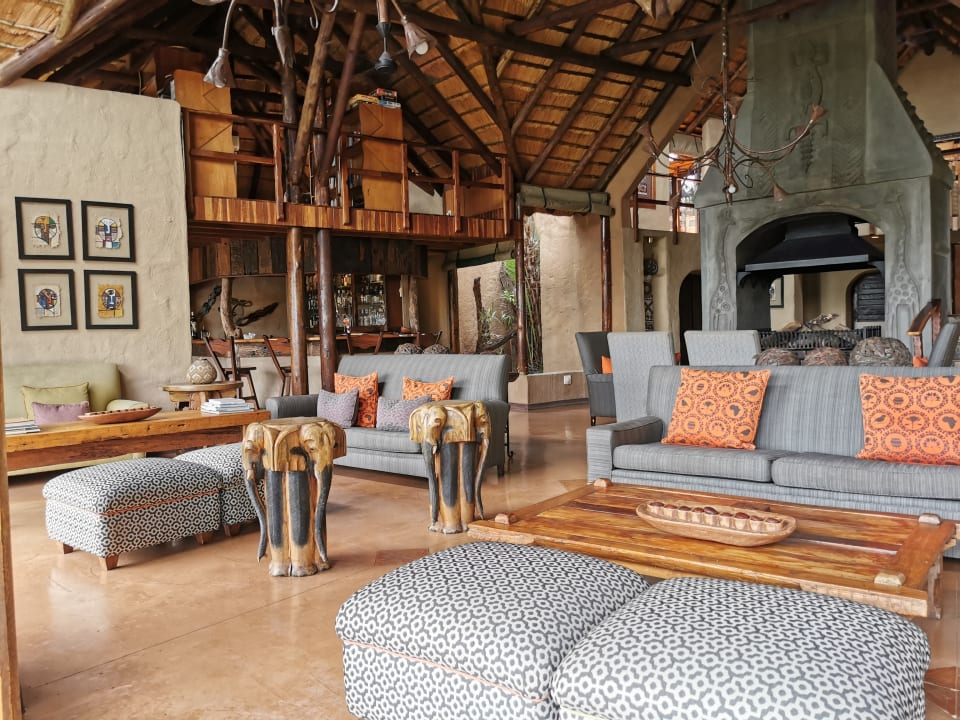 Lobby Hotel Lukimbi Safari Lodge