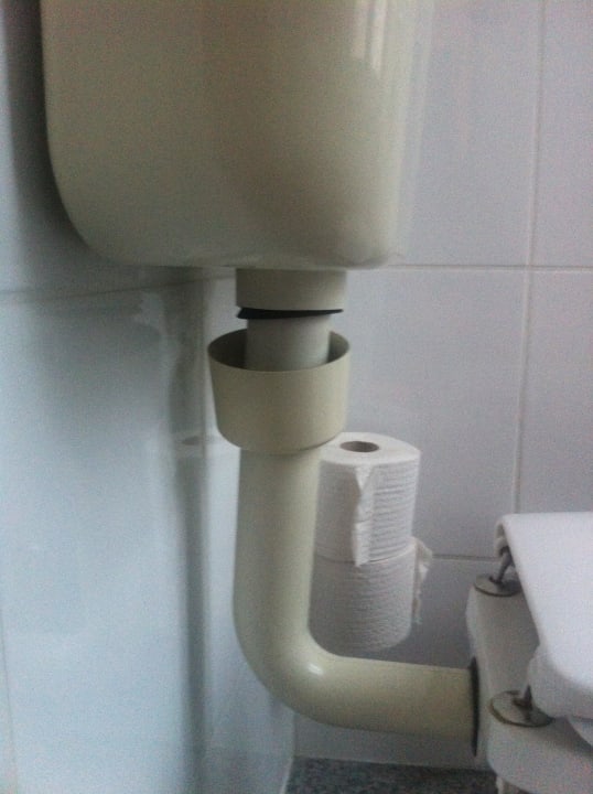 Abdeckung hängt runter Garner Hotel Vienna