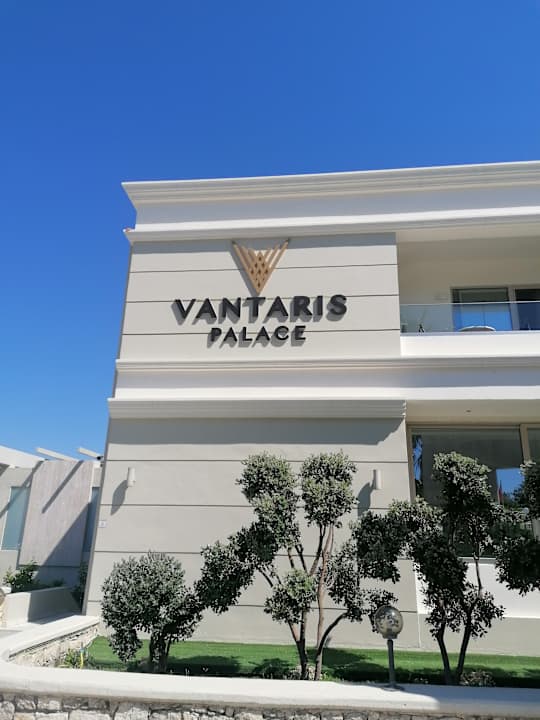Außenansicht Vantaris Palace