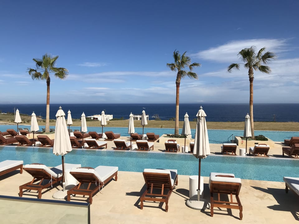 Pool The Royal Senses Resort, Curio Collection by Hilton