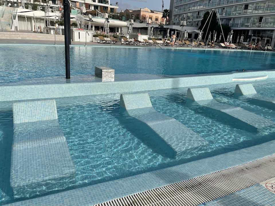 Pool The Ibiza Twiins