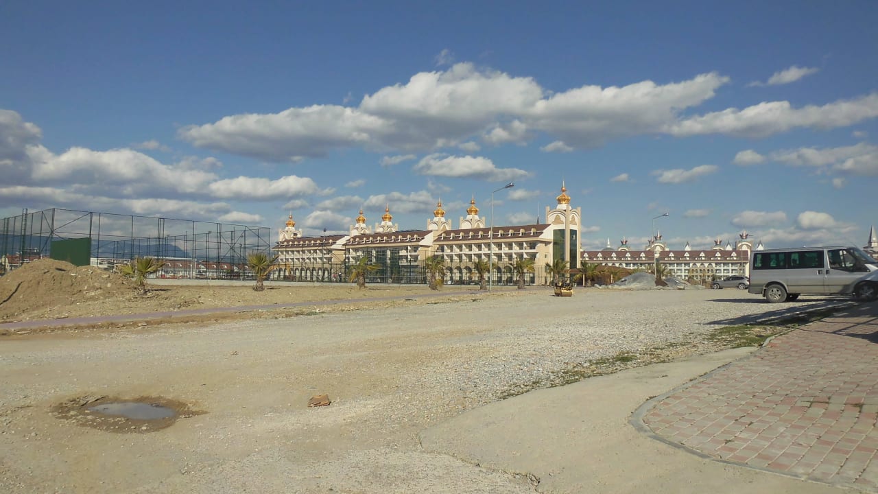 Von Westen herblickend Well Palace Side