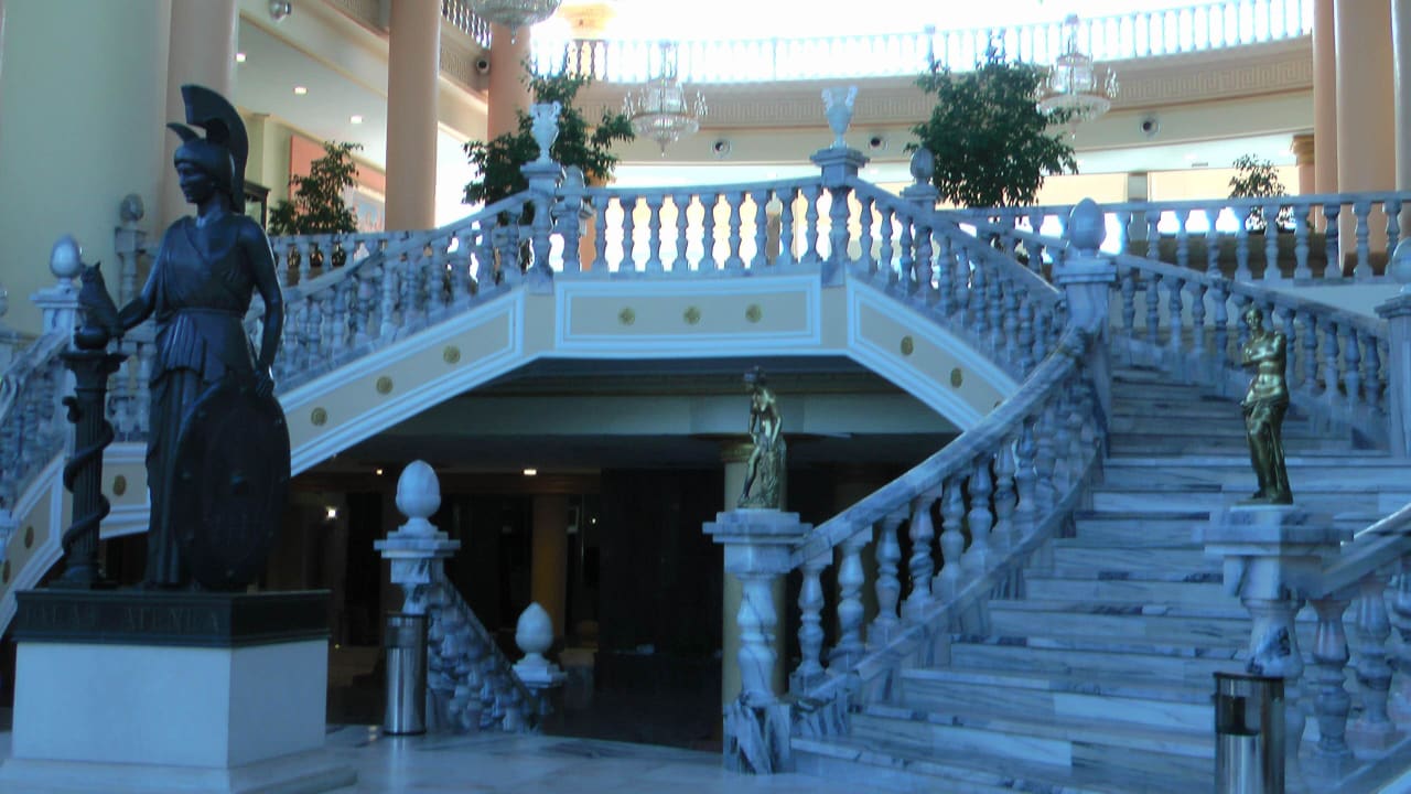 Das ist das Nebengebäude Hotel Palas Pineda