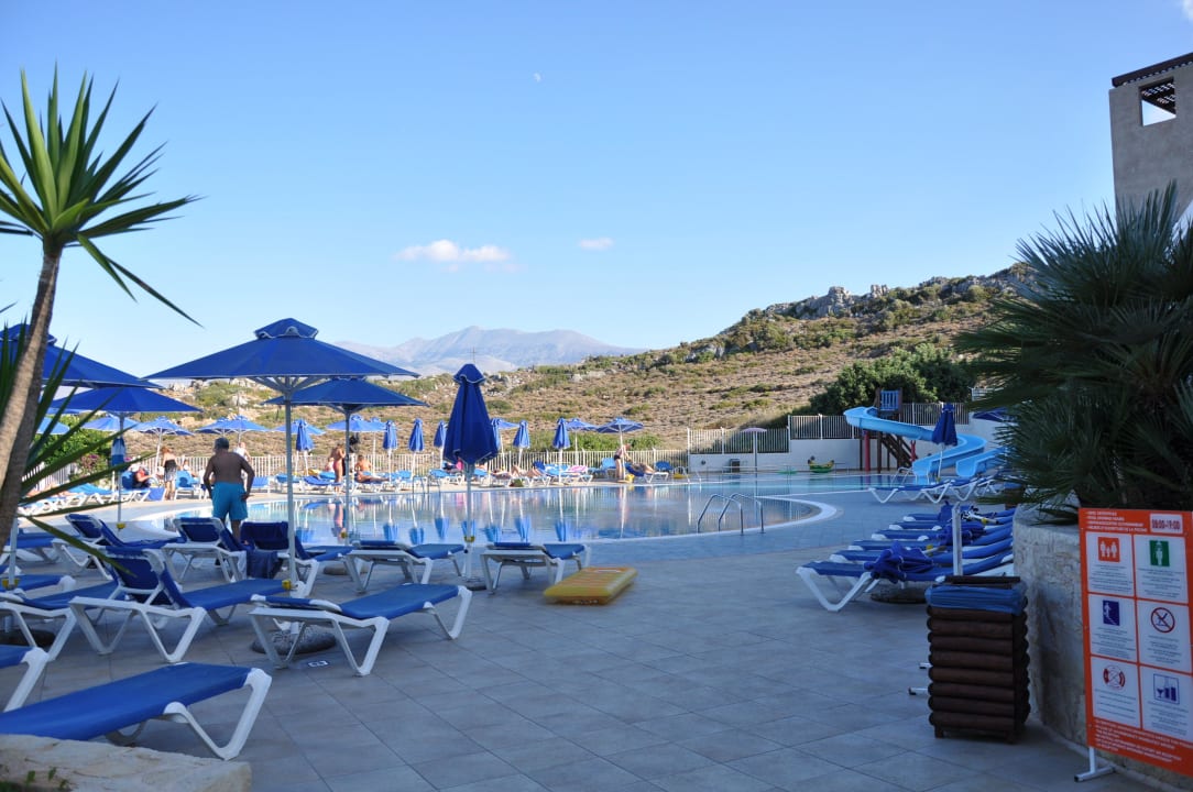 Basen 3 z 3  Grand Hotel Holiday Resort