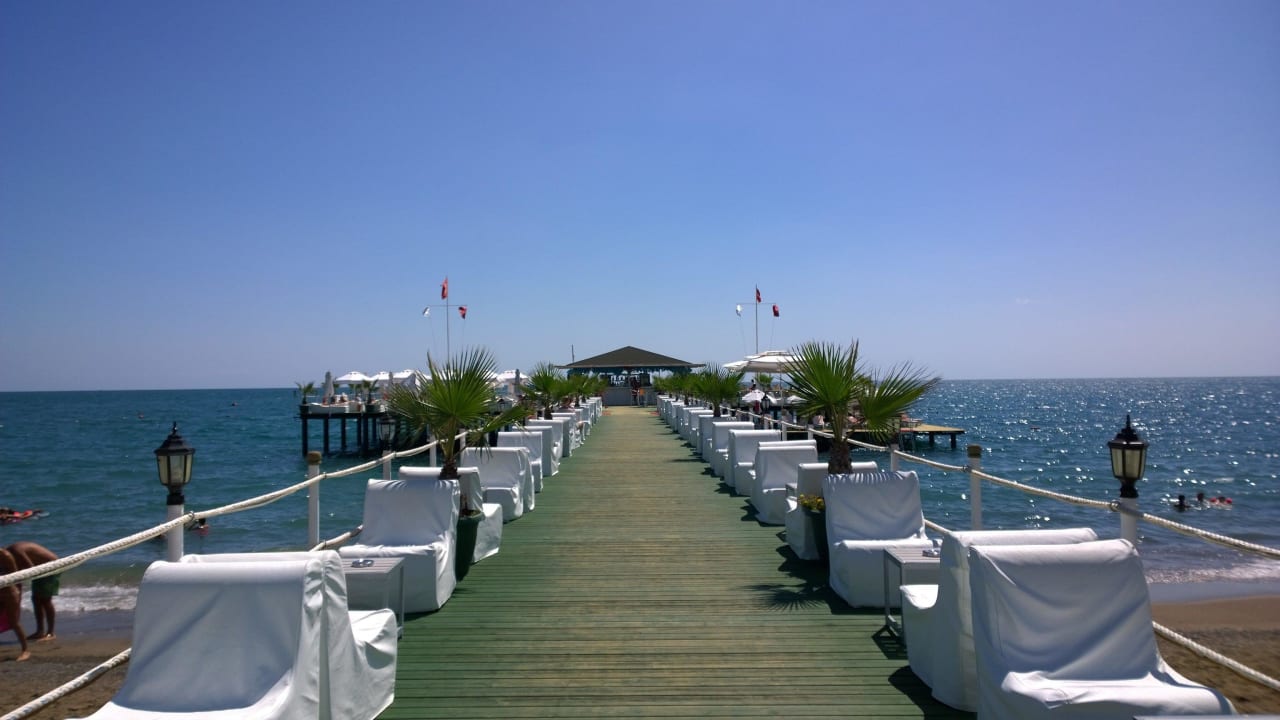 Steg am Strand Hotel Delphin Imperial