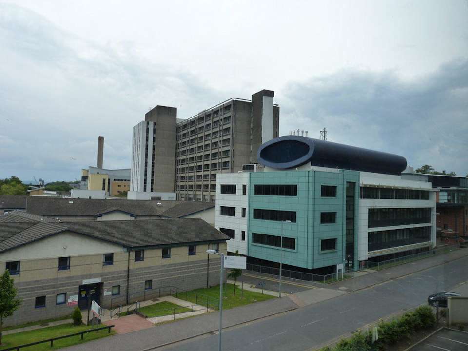 Krankenhaus Glasgow - gleich neben unserem Zimmer Leonardo Inn Glasgow West End