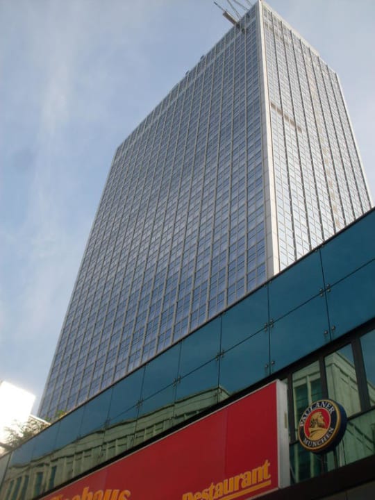 Von unten Park Inn by Radisson Berlin Alexanderplatz