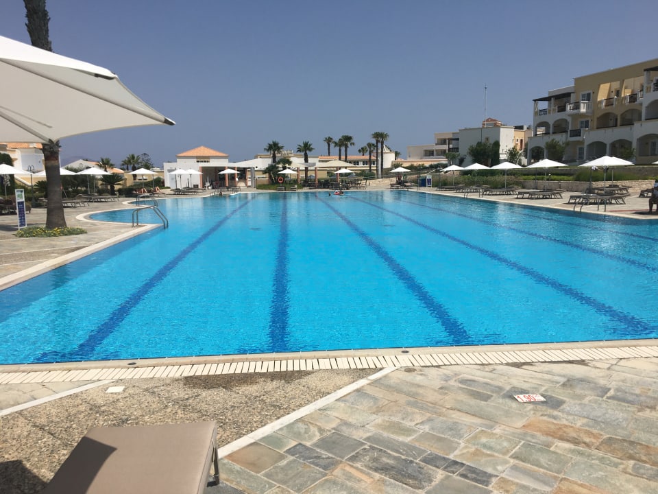 Pool Neptune Luxury Resort