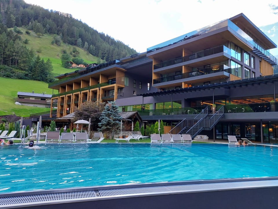 Pool Hotel Schwarzenstein