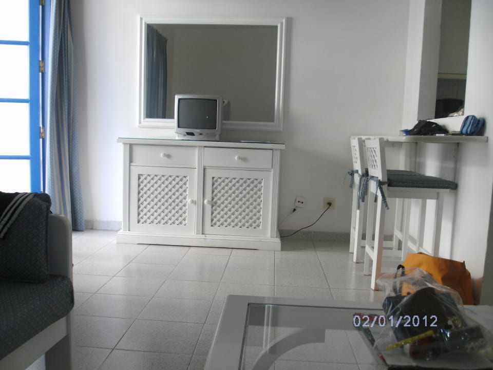 Wohnbereich mit Minifernseher LABRANDA Bahía y Villas Fañabé