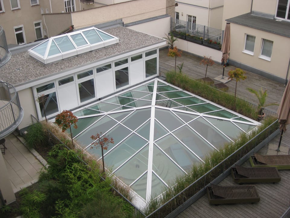 Blick auf den Swimmingpool Das Ahlbeck Hotel & SPA