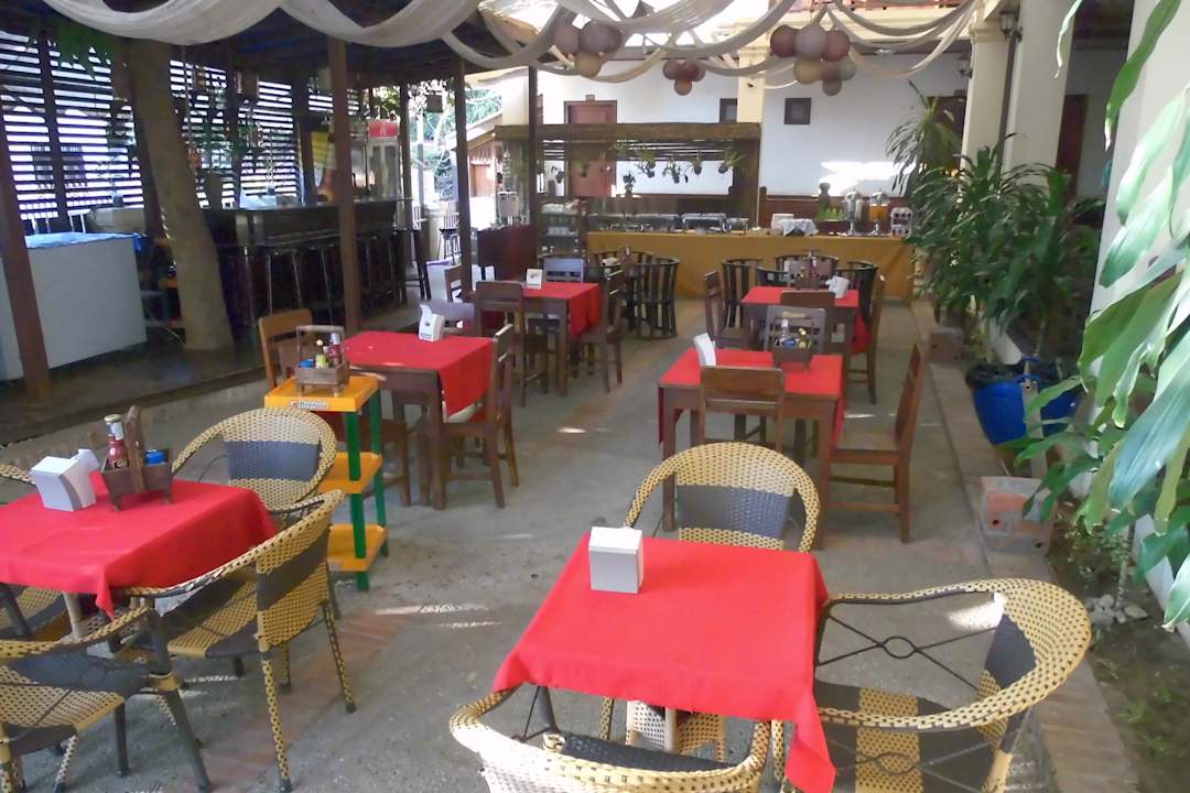 Das Frühstück wurde in diesem Innenhof serviert. Hotel Visoun Namsok
