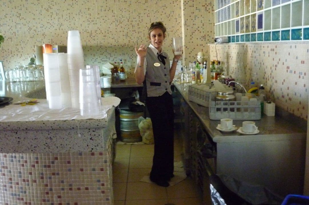 Despina aus der Mythosbar Hotel Kalithea Horizon Royal