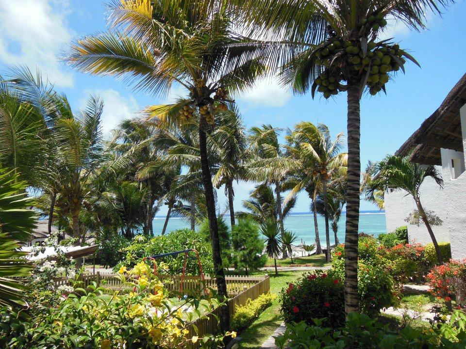 Garten mit Blick aufs Meer Veranda Palmar Beach Hotel