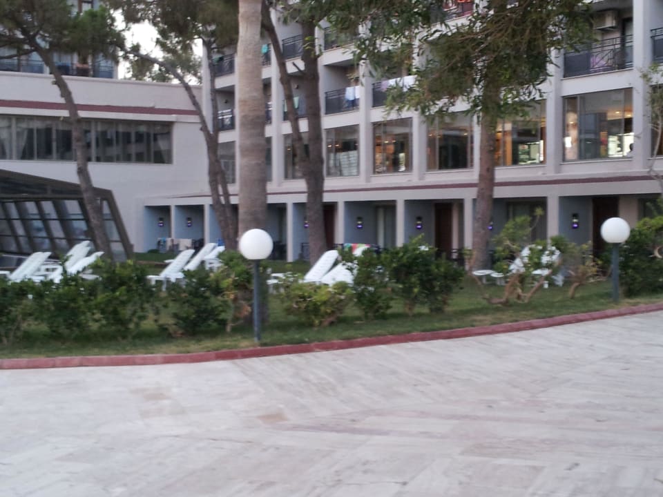 Sicht auf Familienzimmer und Indoorpool Tusan Beach Resort