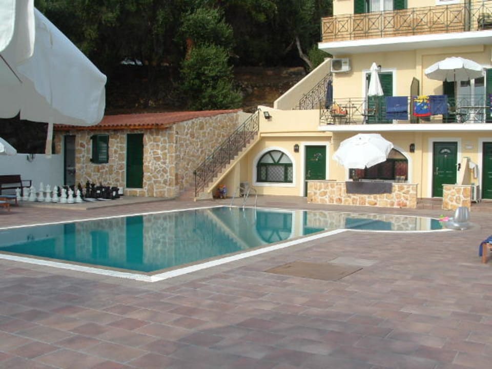 Terrasse und Pool Hotel Archontiko Loukis