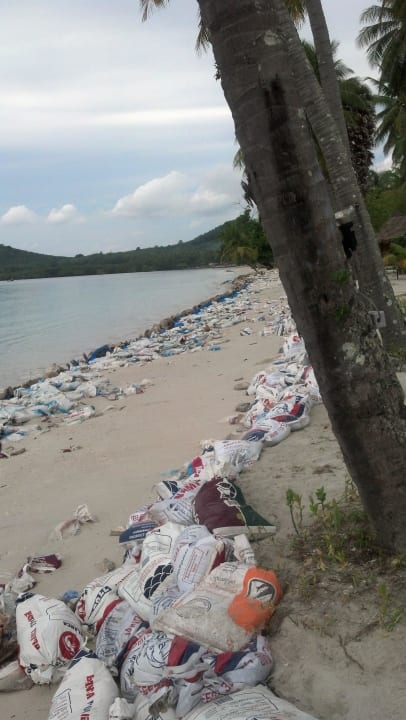 Maßnahmen gegen die drohende Stranderosion Koh Mook Sivalai Beach Resort