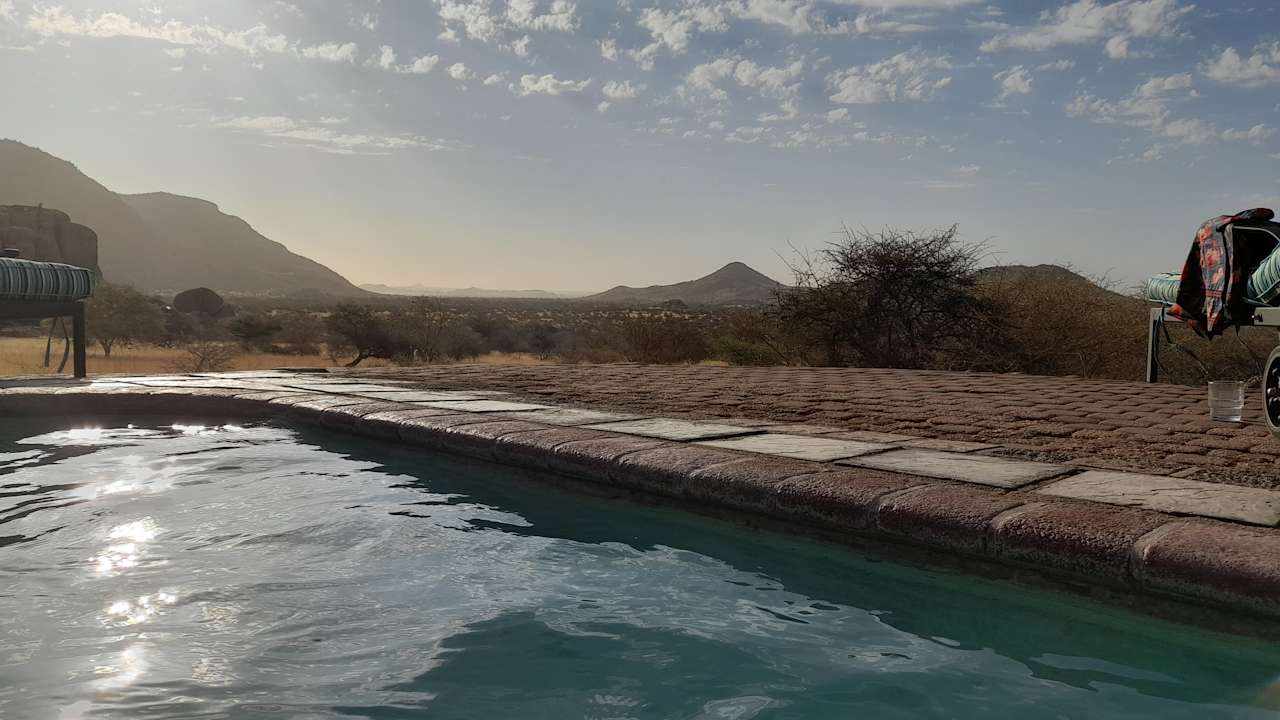 Pool Ai-Aiba -The Rock Painting Lodge