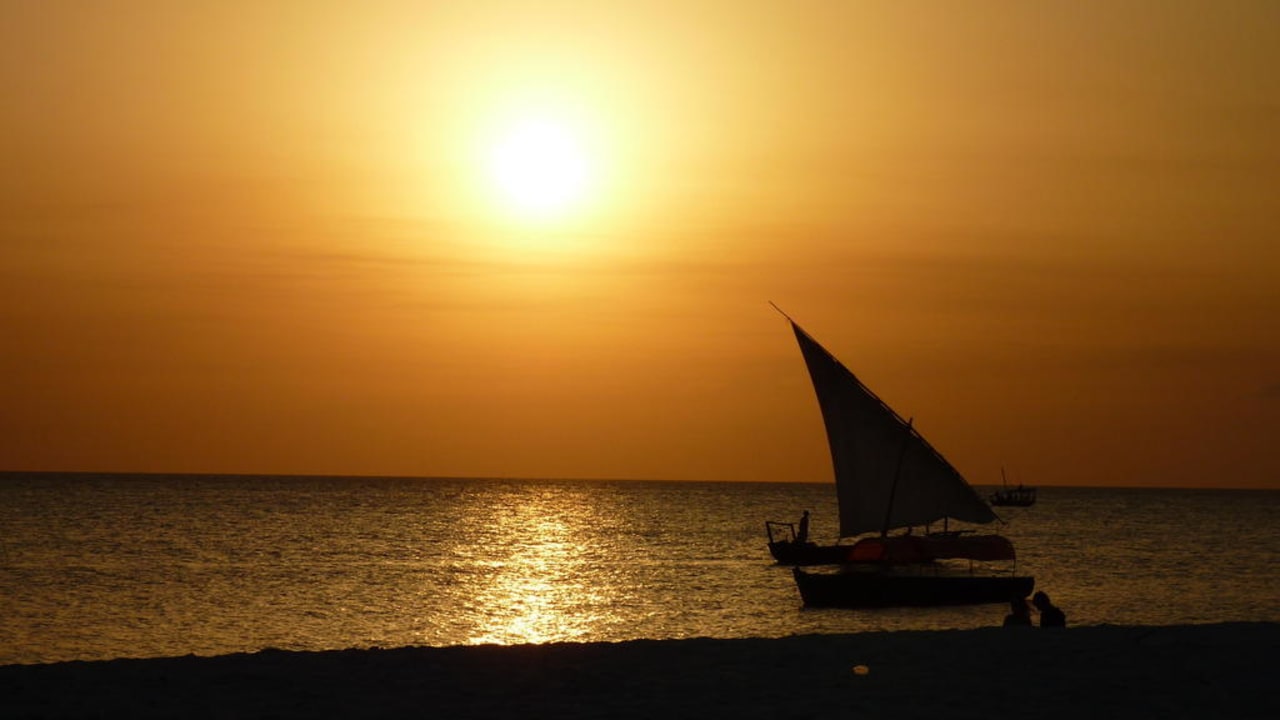 Sonnenuntergang im Norden Neptune Pwani Beach Resort & Spa