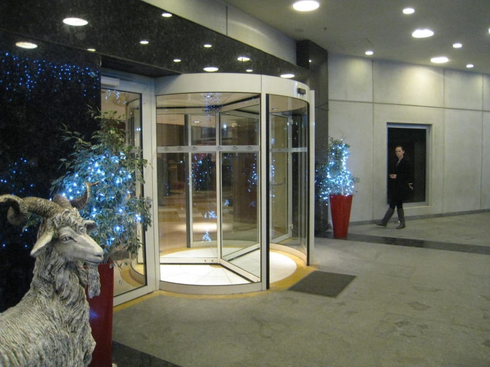 Bewachter Eingang Delta Hotels Istanbul West