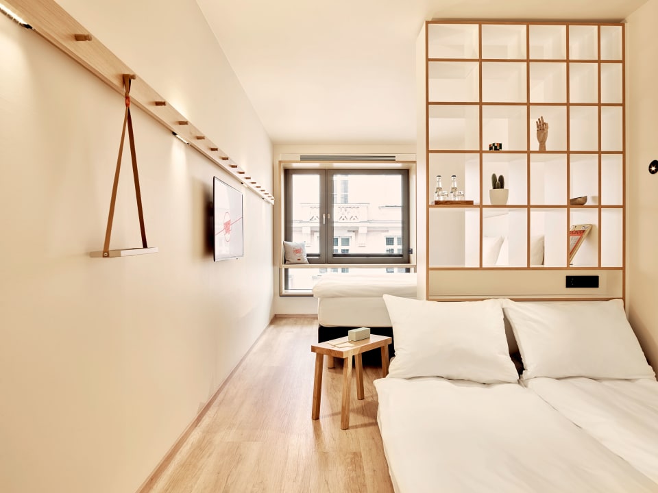 Zimmer Schwabinger Wahrheit by Geisel