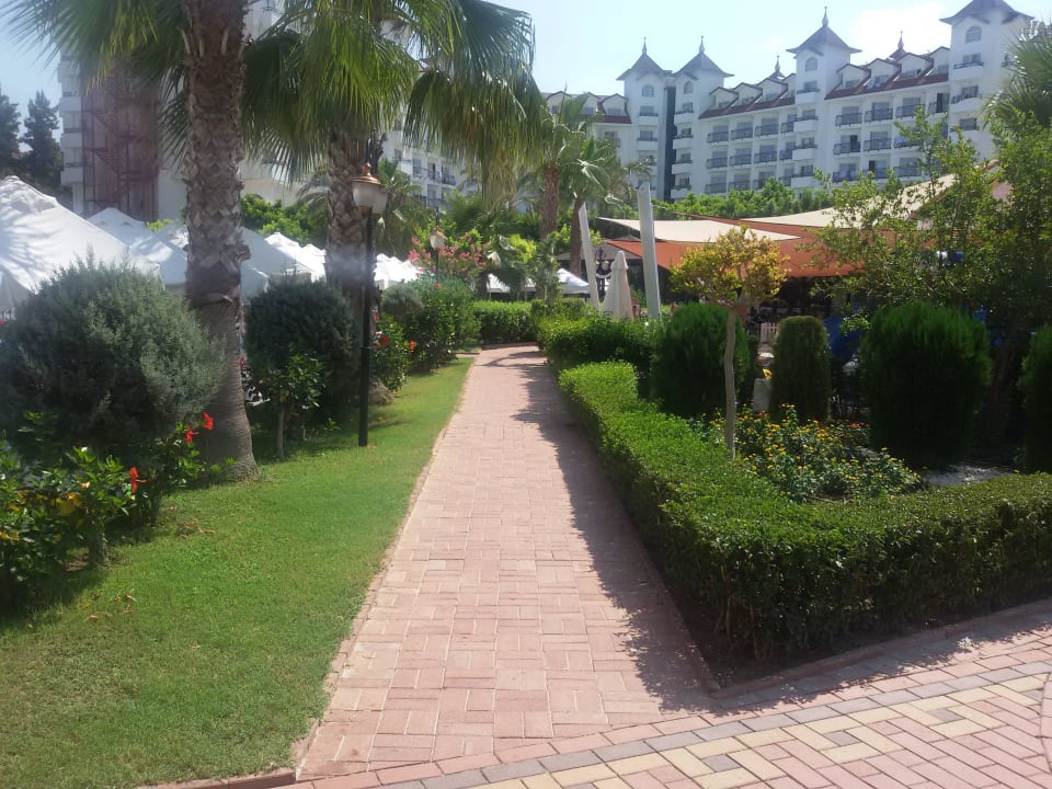 Weg zwischen Kinderpool und Pool Side Mare Resort & Spa