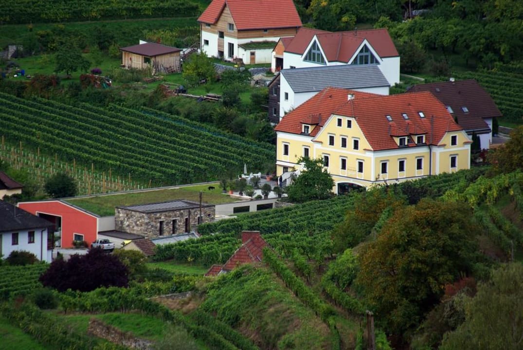 Weinberghof von oben Hotel Garni Weinberghof & Weingut Lagler