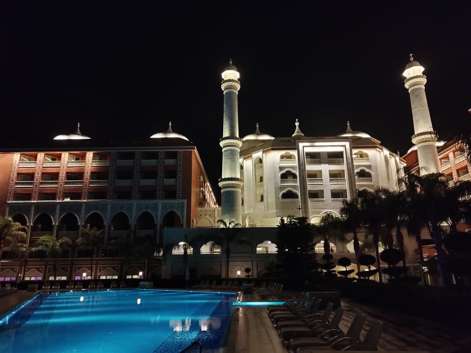 Außenansicht Royal Taj Mahal Hotel