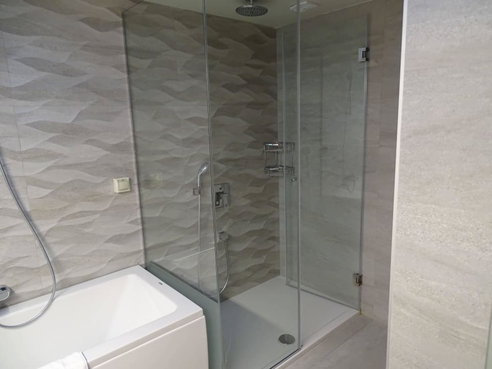 Große Dusche Blue Dolphin Resort Hotel