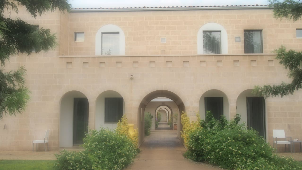 Durchgang zu den Cortis Vivosa Apulia Resort