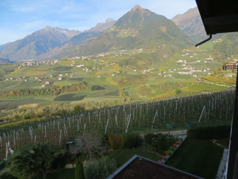 Blick vom Balkon Richtung Dorf Tirol Hotel Tyrol