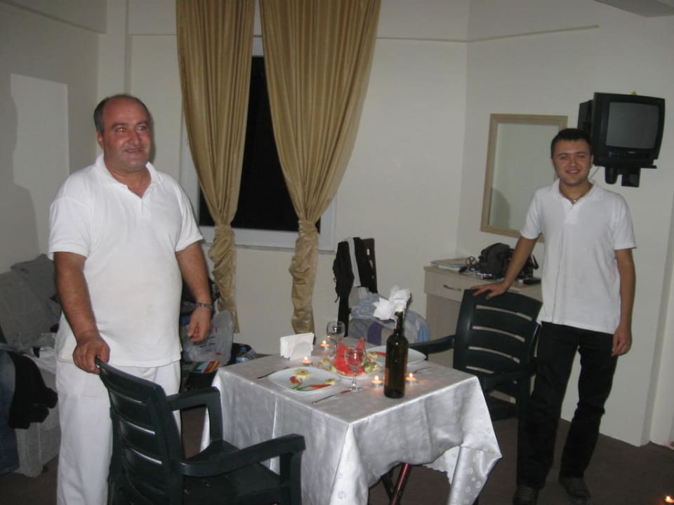 Candlelightdinner Überraschung. Skys Hotel