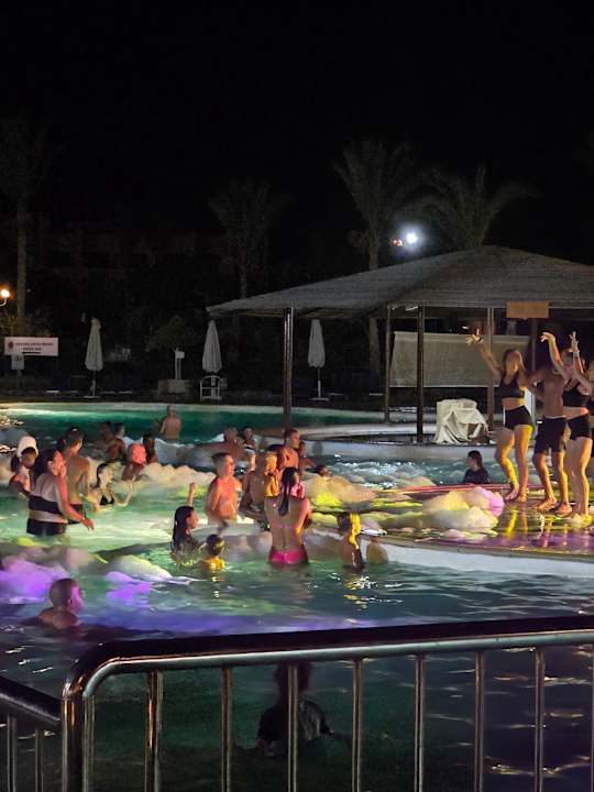 Pool Diamond Beach by Pearl Resort