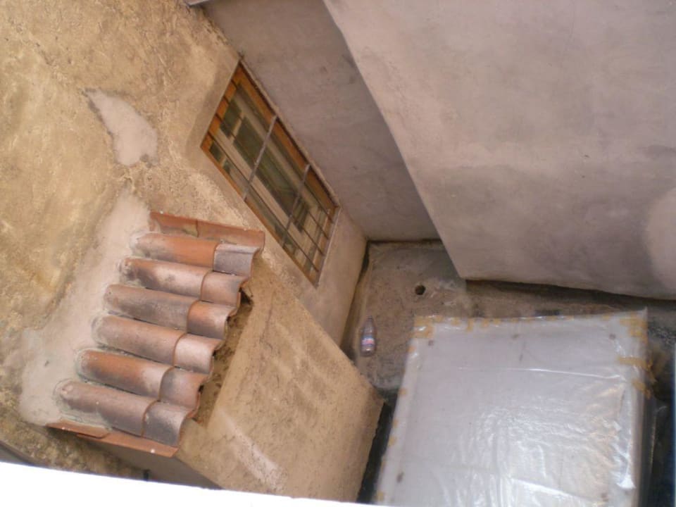 Blick vom Zimmer auf den Innenhof Hotel Lago di Garda