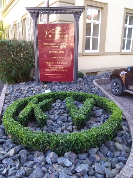 Logo am Eingang Hotel Kaiserhof Victoria