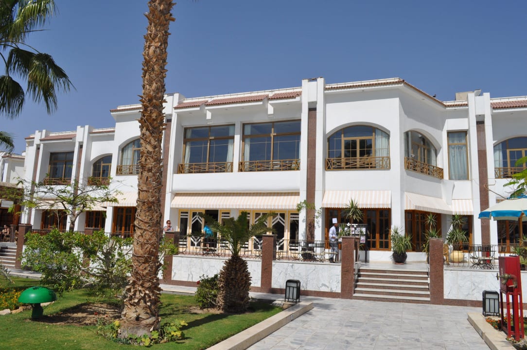 Die schöne Gartenanlage The Grand Hotel Hurghada