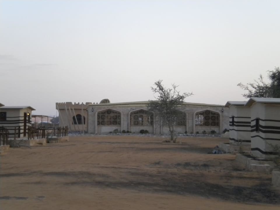 Blick zum Restaurant Tented Camp Arabian Oryx Camp