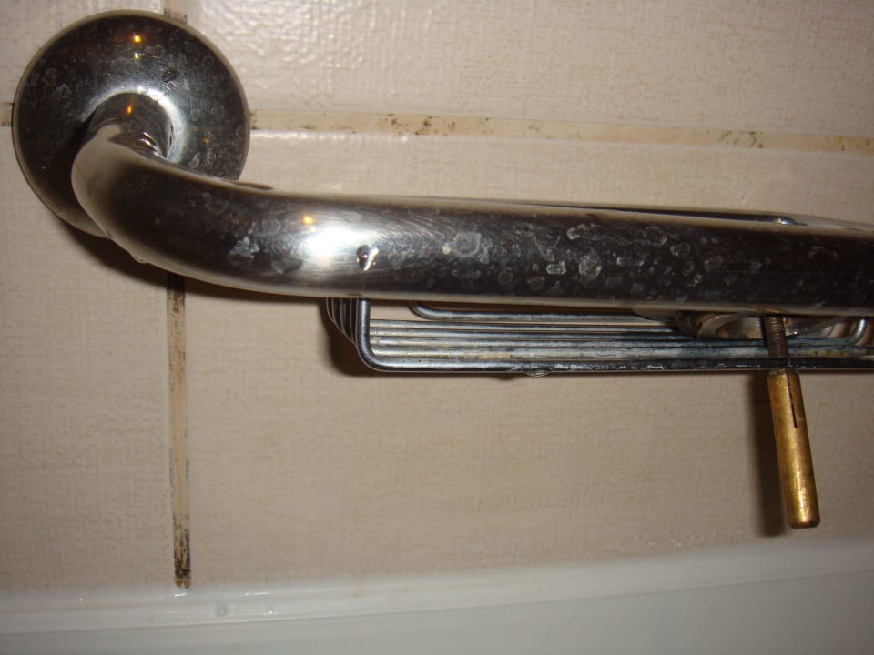 Verschimmelte und verschmutzte Fliesen FUN&SUN Smart Hane Sun Hotel